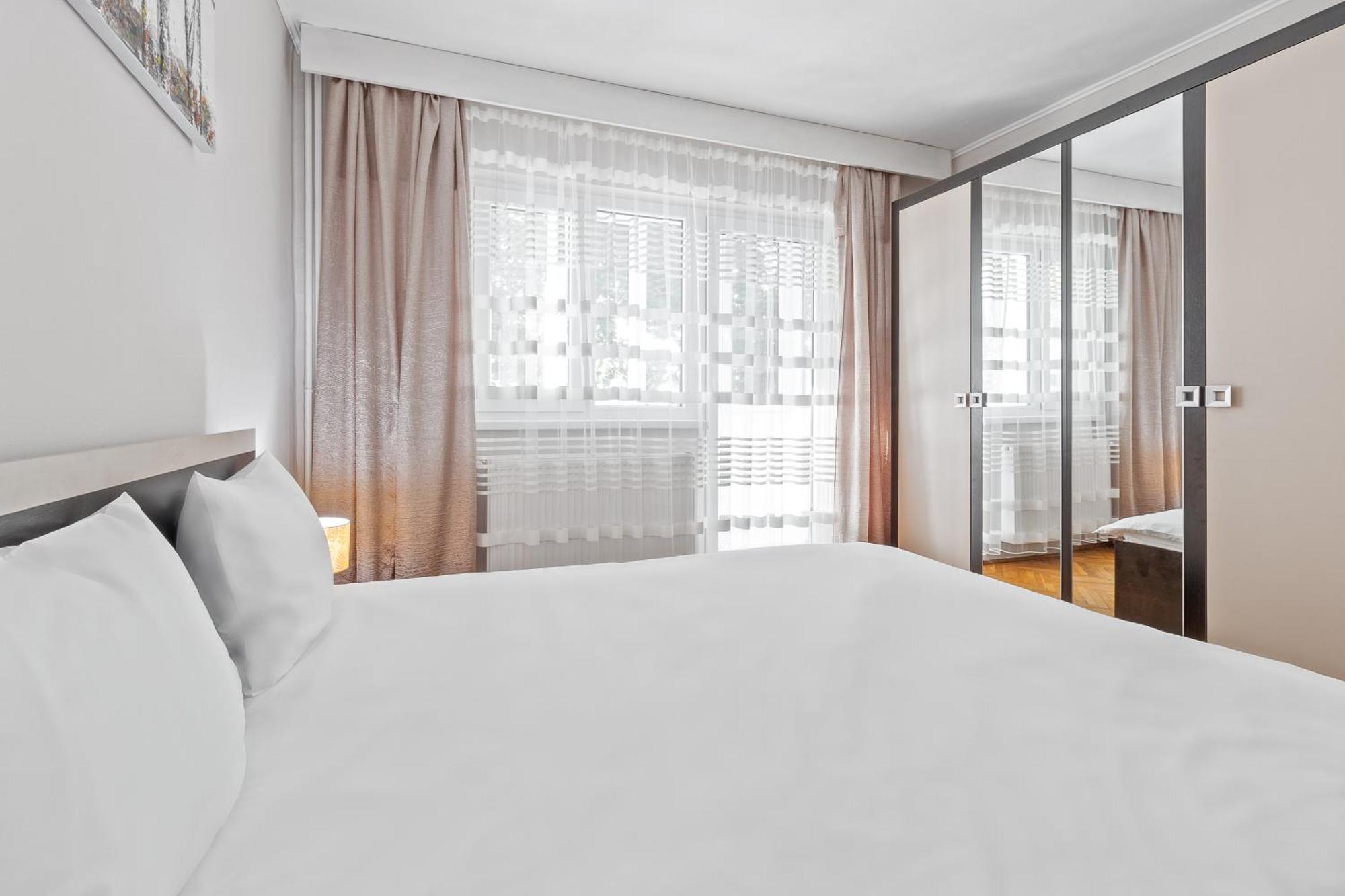 Apartament Helena Орадя Экстерьер фото